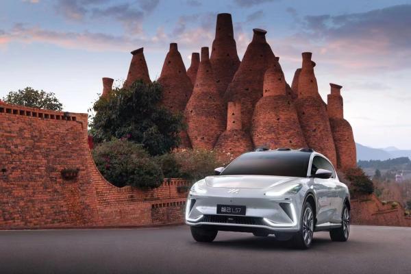 智己LS7全国上市售价30.98万元-45.98万元